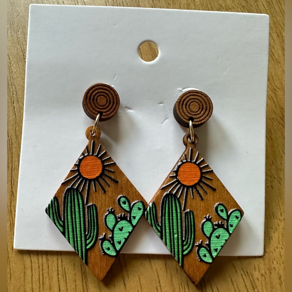 NWT wood diamond cactus earrings